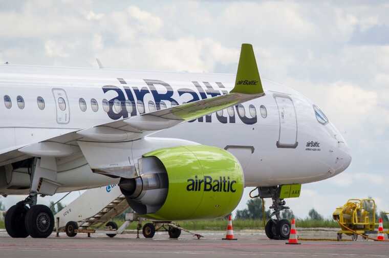 AirBaltic отменяет тысячи рейсов: латвийский авиаперевозчик в кризисе