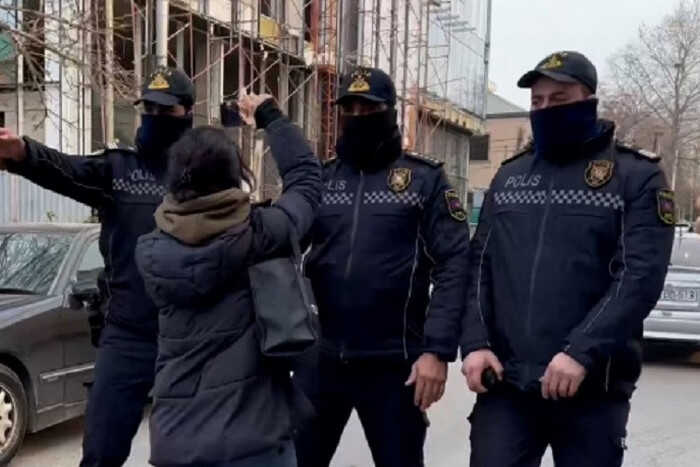 Азербайджан усиливает репрессии против журналистов, связанных с иностранными СМИ