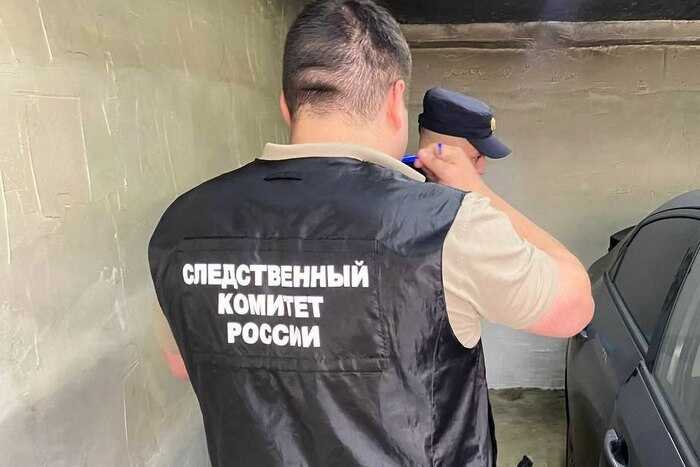 В одном из гаражей Ленинского района Саратова в автомобиле обнаружены погибшие мать и двое детей